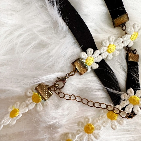 ᴜꜱᴇᴅ ʙʀᴀɴᴅʏ & ᴍᴇʟᴠɪʟʟᴇ ᴄʜᴏᴋᴇʀ ꜱᴇᴛ - Picture 4 of 11